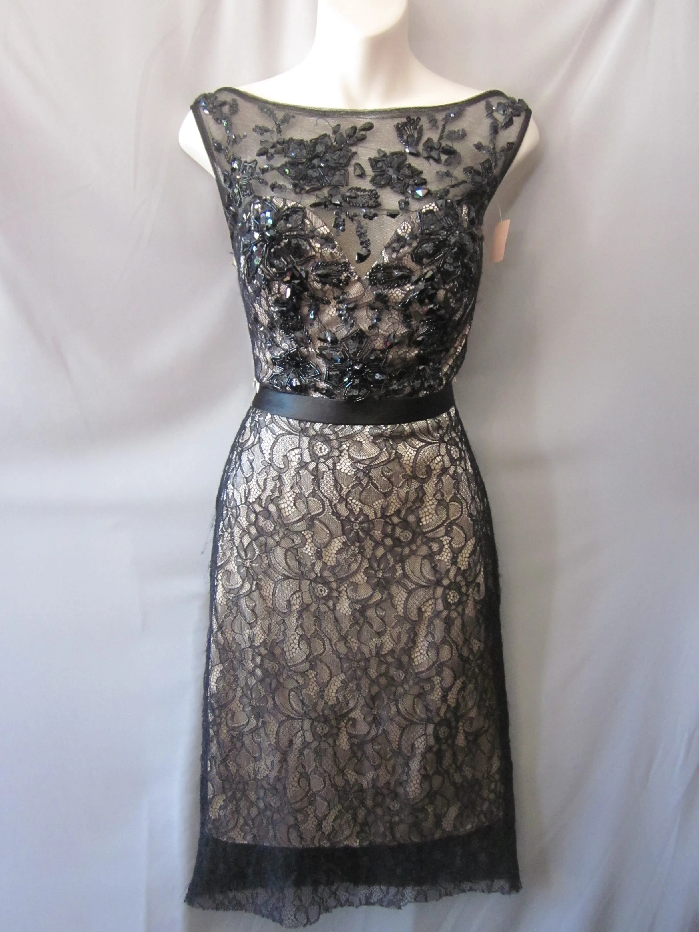 Short Lace Cocktail   Dress Size 8 Style 362-1