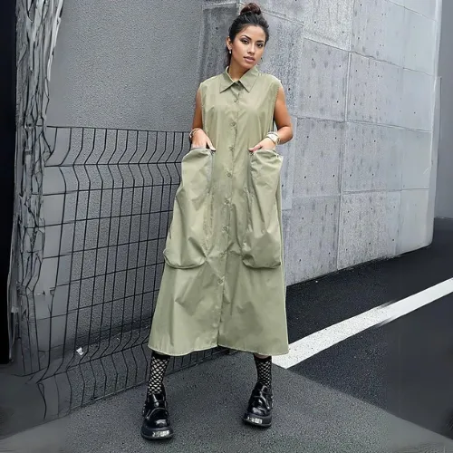 Urban Style Dress with Maxi Pockets and Button Closure